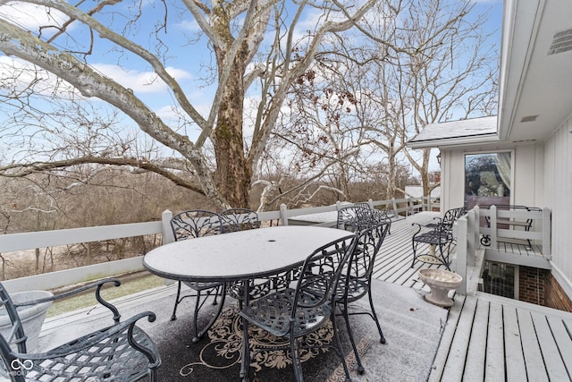 deck with outdoor dining space