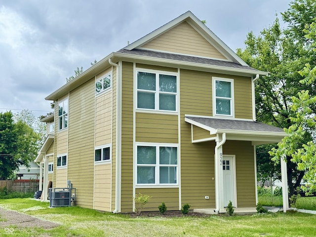 924 N Oakland Ave, Indianapolis, IN 46201 - back of property with central AC and a shingled roof