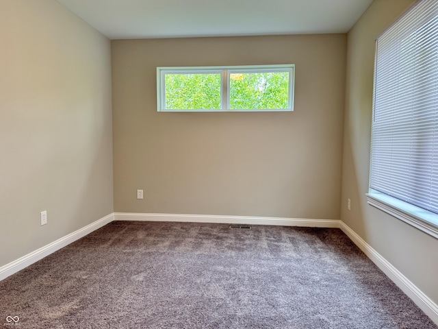 924 N Oakland Ave, Indianapolis, IN 46201 - carpeted empty room with baseboards