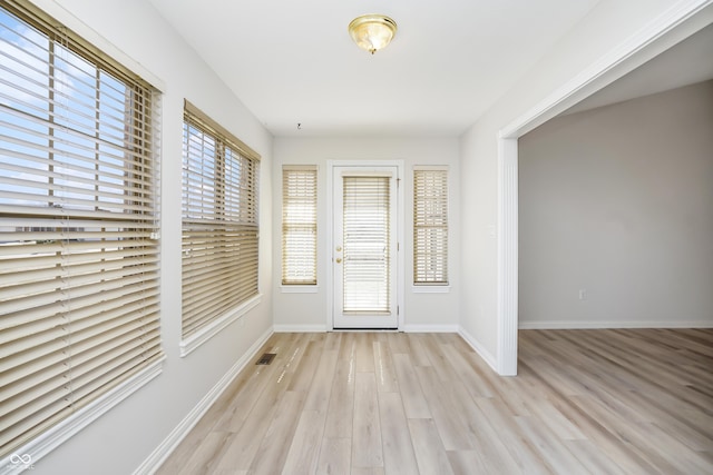 foyer featuring visible vents, baseboards, and light wood-style floors