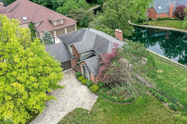 bird's eye view with a water view