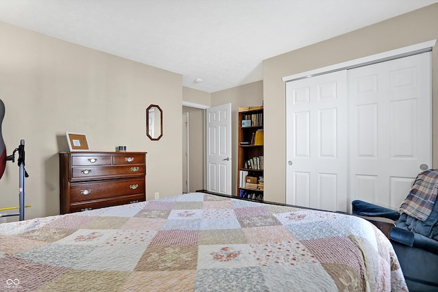 bedroom with a closet