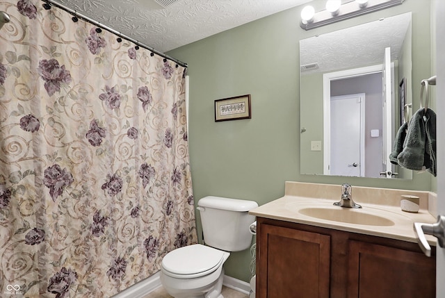 full bath with vanity, visible vents, a textured ceiling, curtained shower, and toilet