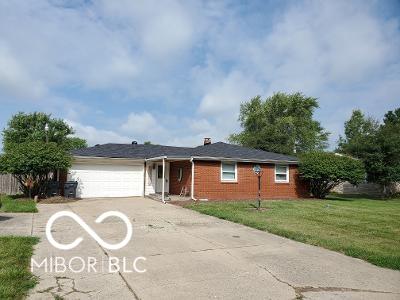 ranch-style house featuring a garage, driveway, and a front yard