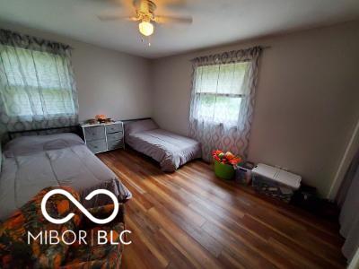 unfurnished bedroom featuring ceiling fan and wood finished floors