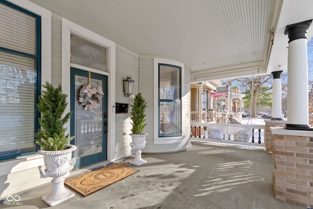 property entrance with covered porch