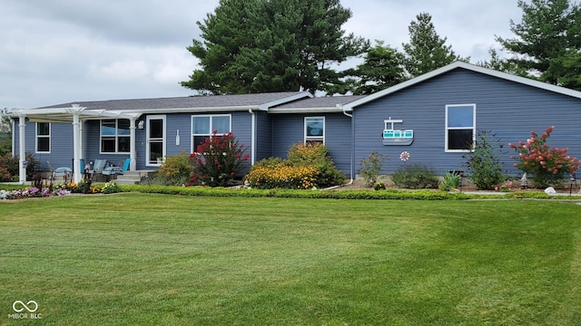 view of front facade featuring a front lawn