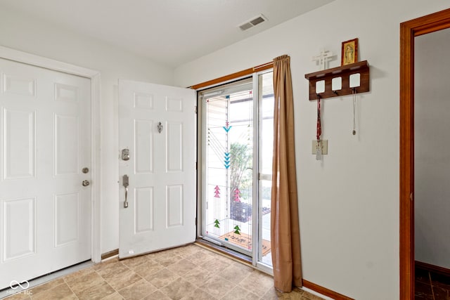 entryway featuring visible vents and baseboards