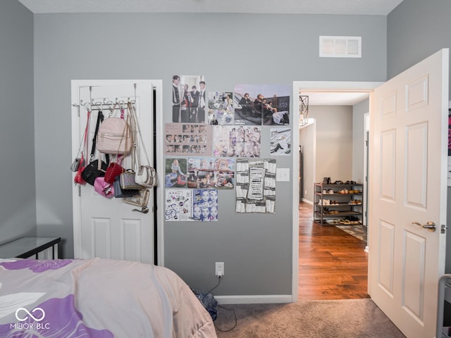 bedroom featuring carpet, visible vents, and baseboards