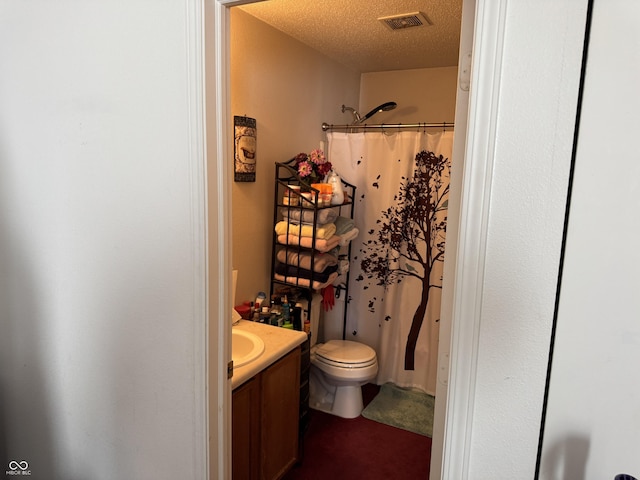 full bath featuring visible vents, toilet, a textured ceiling, a shower with shower curtain, and vanity