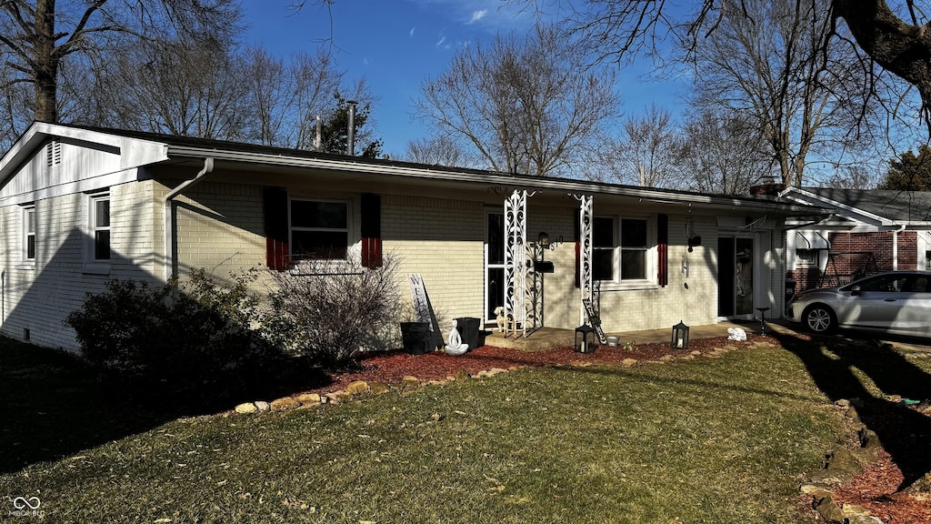 view of front facade featuring a front yard and brick siding