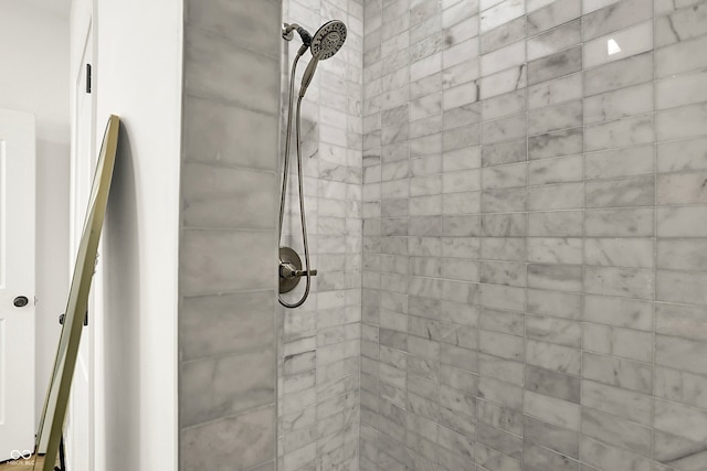 35 N Keystone Ave, Indianapolis, IN 46201 - bathroom featuring a tile shower