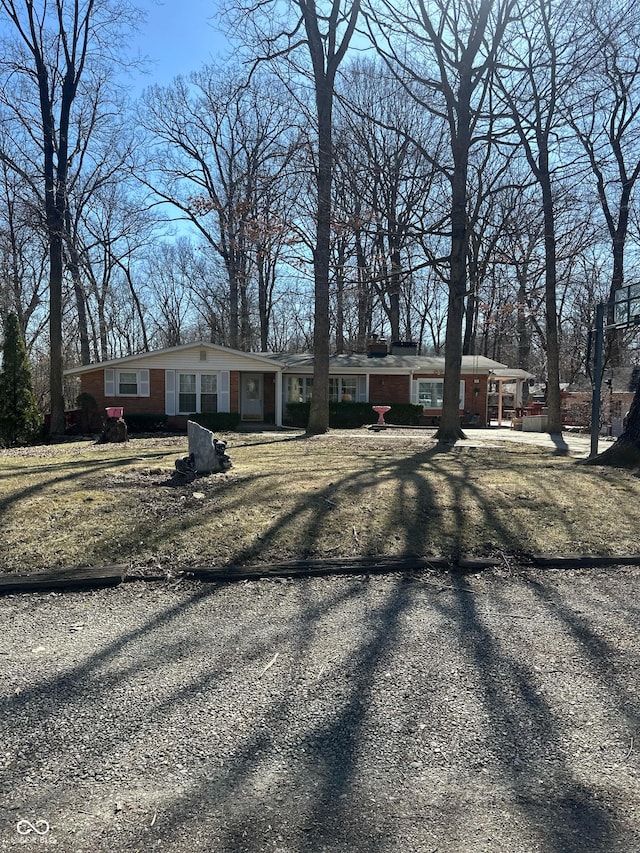 single story home featuring a front yard