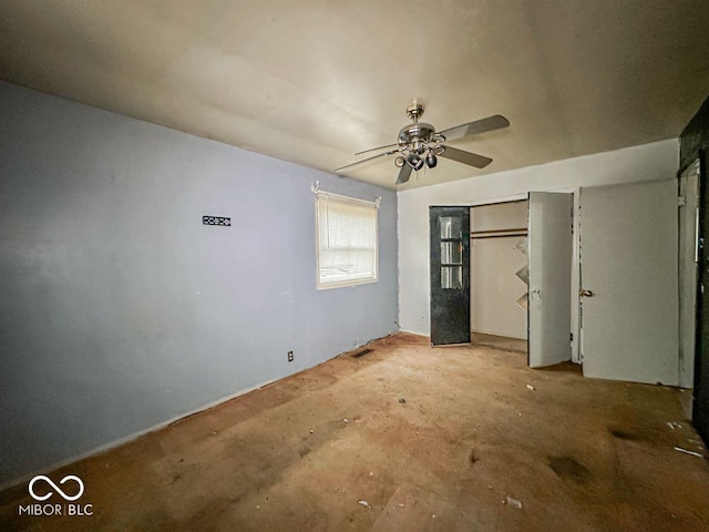 unfurnished bedroom featuring a closet and ceiling fan