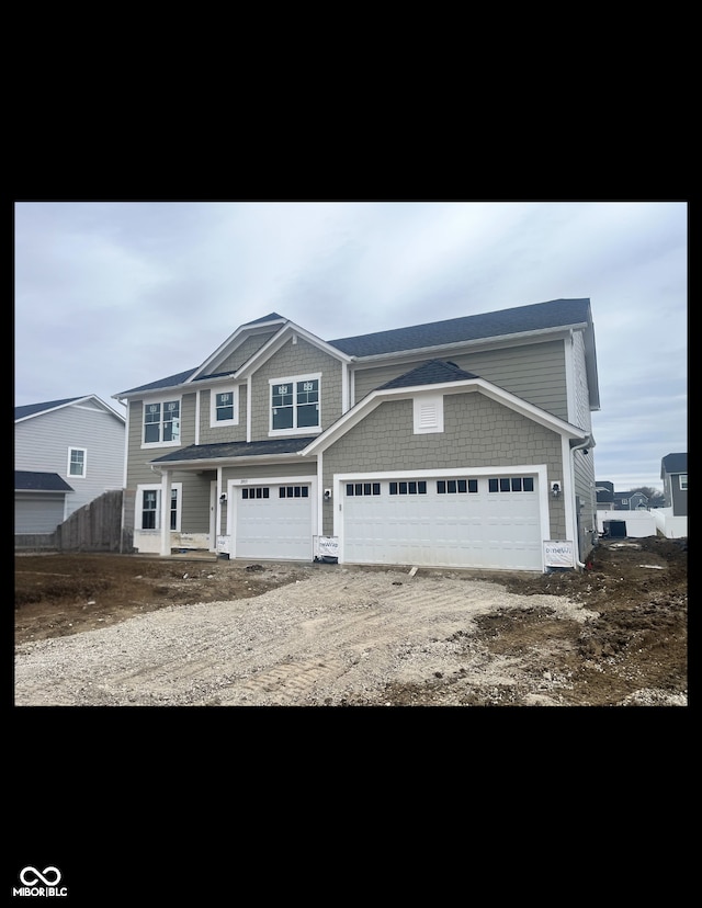 view of front of home with dirt driveway