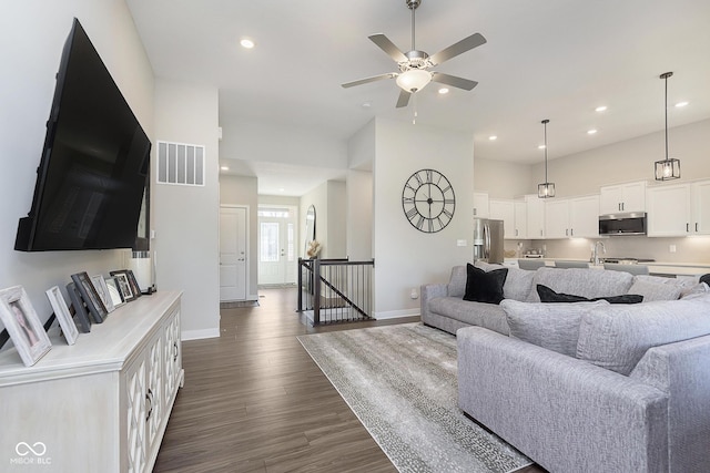 living room with visible vents, a ceiling fan, recessed lighting, baseboards, and dark wood-style flooring