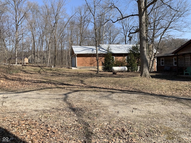 view of yard with dirt driveway