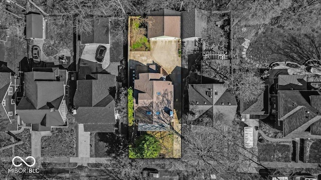 140 E 44th St, Indianapolis, IN 46205 - drone / aerial view