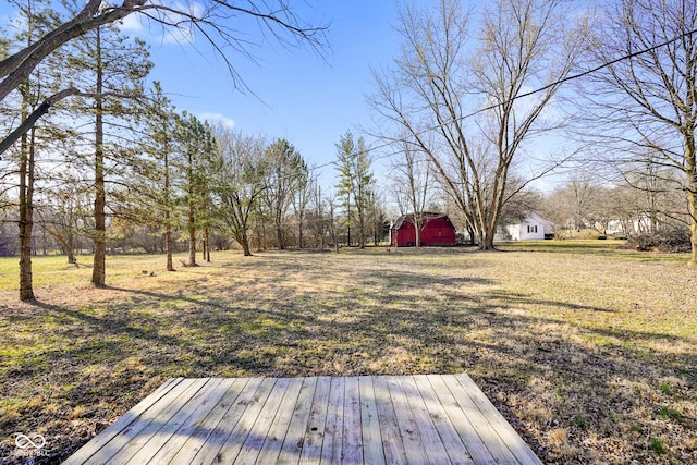 view of yard featuring an outbuilding and a barn