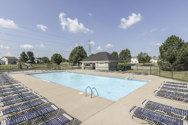 7853 Wildwood Farms Ln, Indianapolis, IN 46239 - community pool with a patio