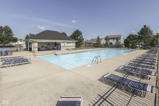 7853 Wildwood Farms Ln, Indianapolis, IN 46239 - community pool with a patio