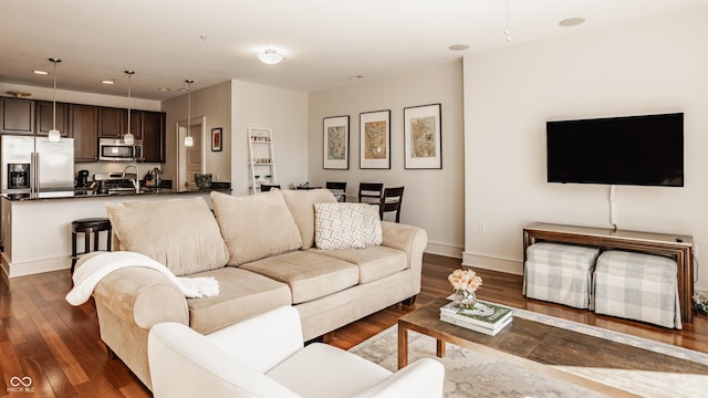 living area featuring recessed lighting, dark wood-type flooring, and baseboards