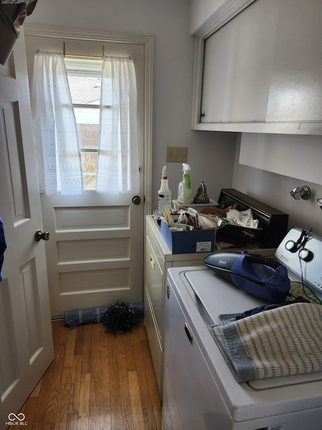 kitchen featuring wood finished floors and washer and clothes dryer