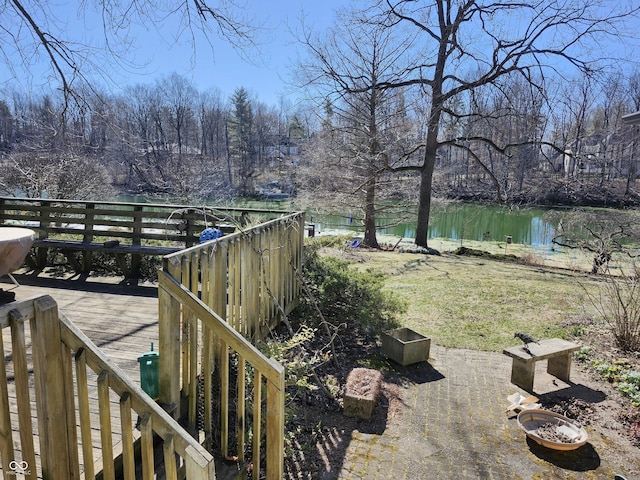 view of yard featuring a water view