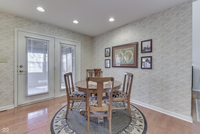 dining space featuring recessed lighting, visible vents, baseboards, and wood finished floors