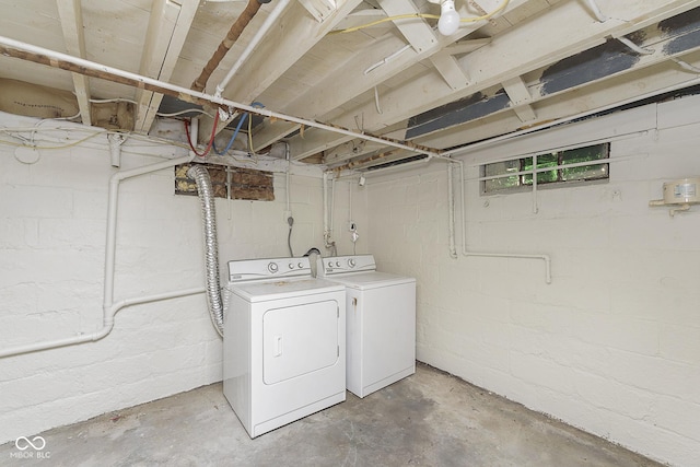 clothes washing area featuring laundry area and washing machine and dryer