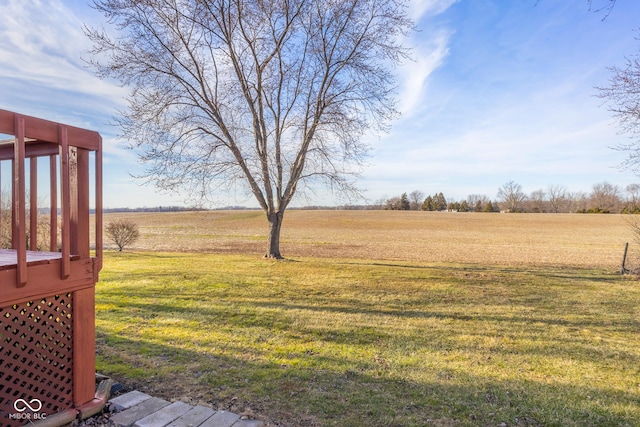 view of yard featuring a rural view