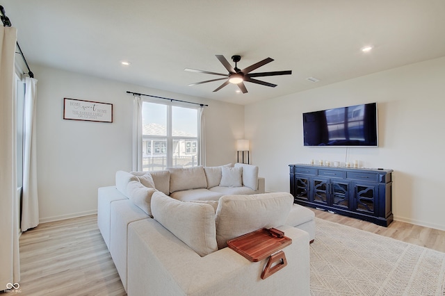 living area featuring recessed lighting, baseboards, light wood-style flooring, and a ceiling fan