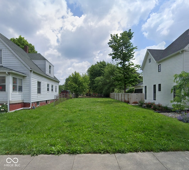 view of yard featuring fence