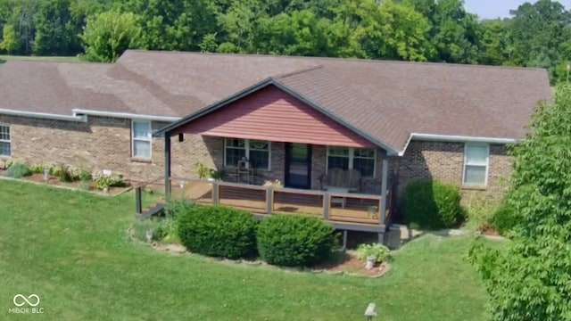 view of front of home with brick siding and a front yard