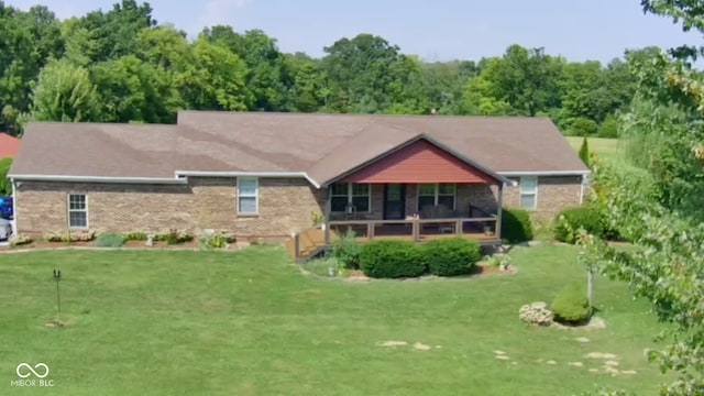 back of house featuring a lawn