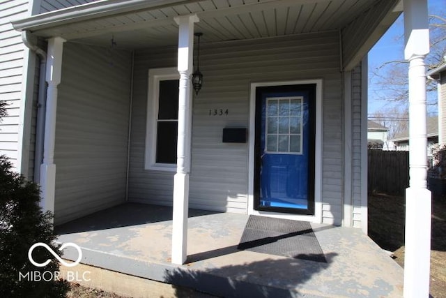 property entrance featuring a porch