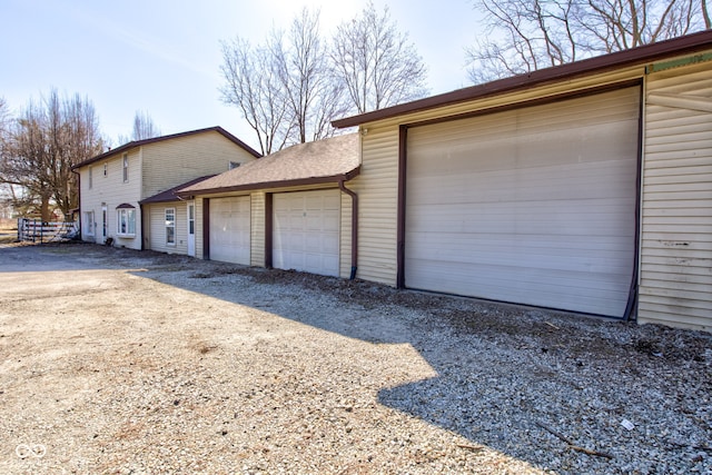 garage featuring dirt driveway