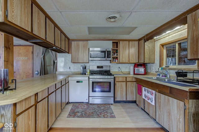 kitchen with visible vents, appliances with stainless steel finishes, and light countertops