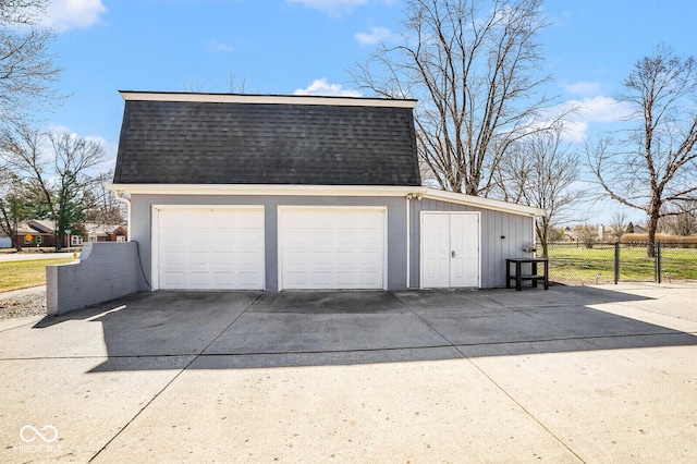1310 Bowman Dr, Greenfield, IN 46140 - detached garage with fence
