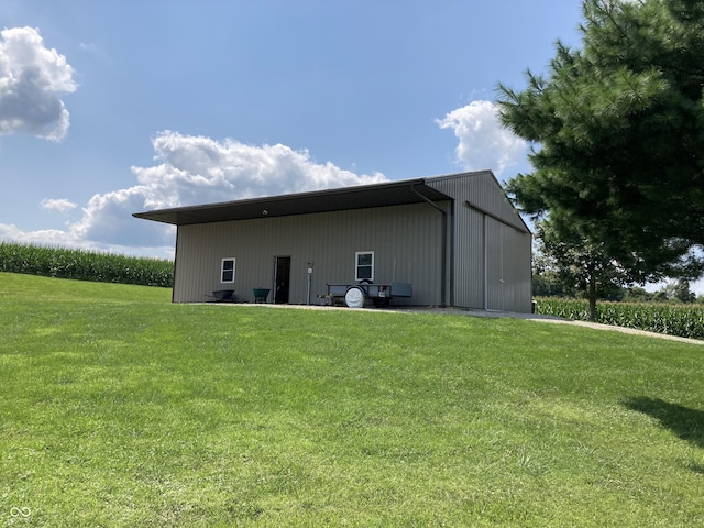 exterior space featuring an outbuilding and a yard