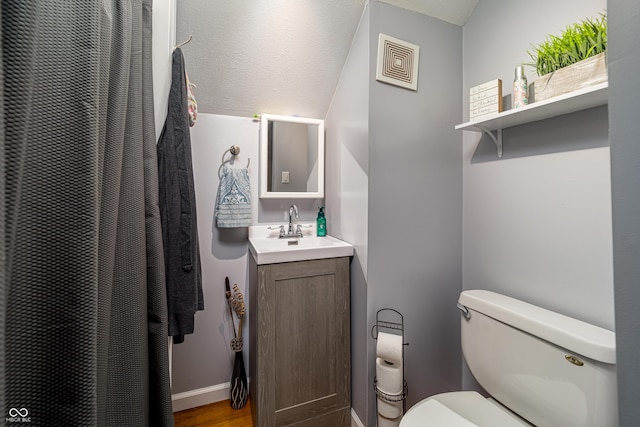 full bath with visible vents, toilet, vanity, and baseboards