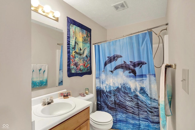 full bath featuring visible vents, curtained shower, toilet, a textured ceiling, and vanity