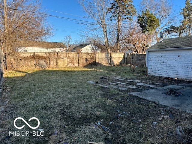 view of yard featuring fence