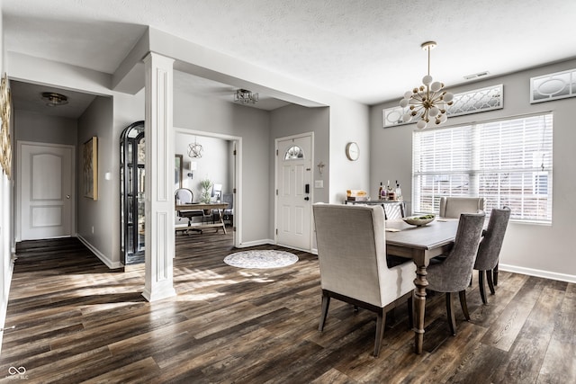 dining space featuring an inviting chandelier, dark wood-style floors, visible vents, and baseboards