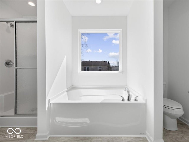 full bath featuring a garden tub, toilet, a stall shower, recessed lighting, and baseboards