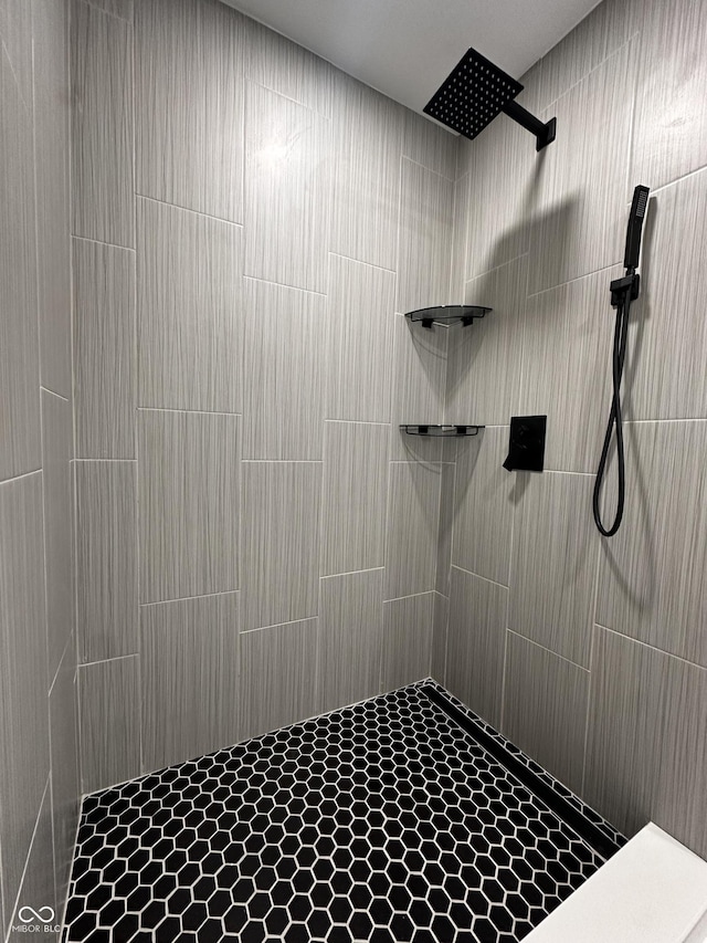 full bath featuring tiled shower