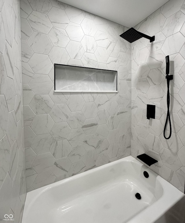 bathroom with bathtub / shower combination