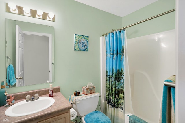 bathroom with toilet, vanity, and shower / bath combo