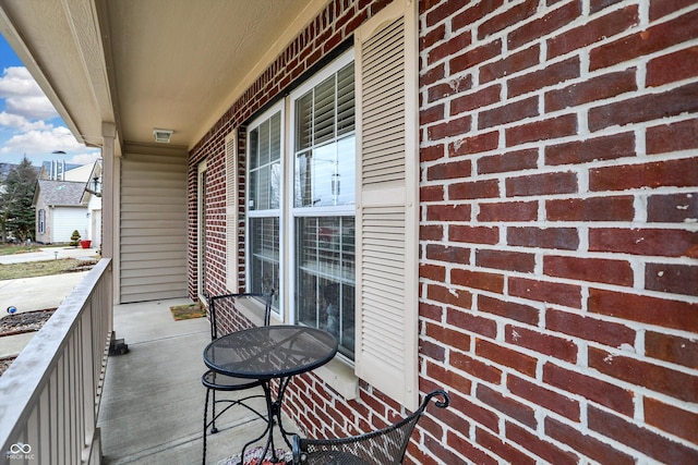 balcony featuring covered porch