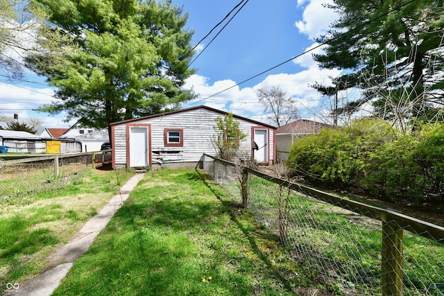 view of front facade with a front yard, fence, and an outdoor structure